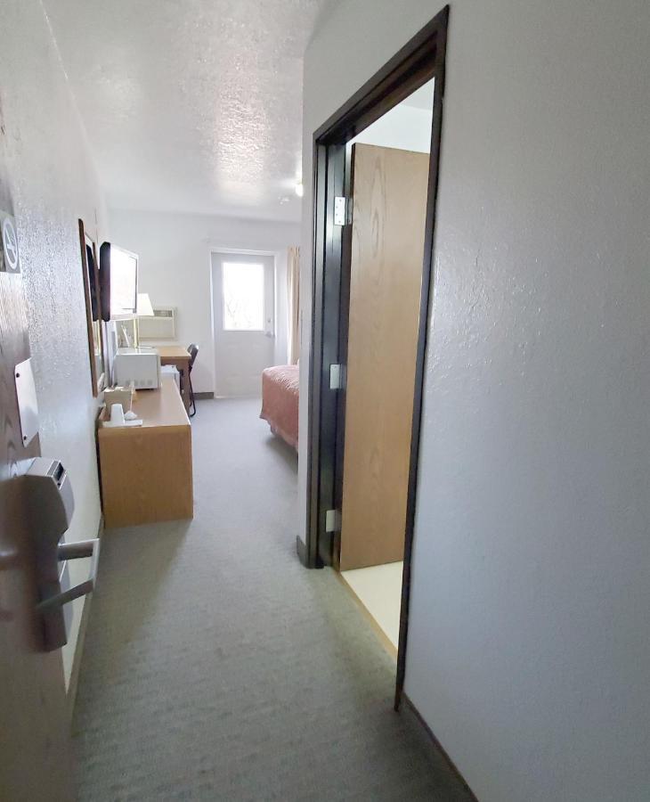 Motel Super 8 By Wyndham Cut Bank Exterior foto